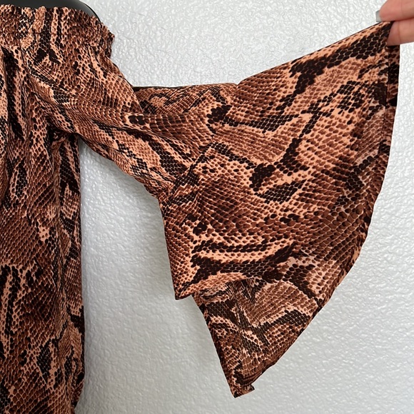 Express leopard off the shoulders top NWOT - Picture 3 of 5